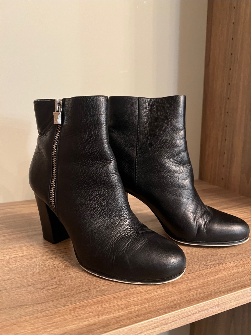 MICHAEL Michael Kors Black Leather Zip-Detail Ankle Boots